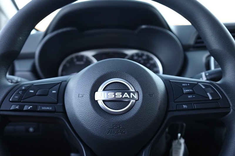 Nissan Versa Vehicle Image 09