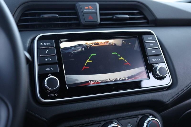 Nissan Versa Vehicle Image 12