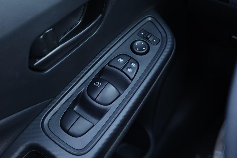 Nissan Versa Vehicle Image 17