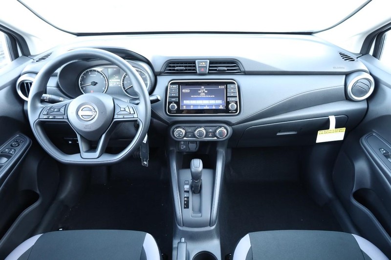 Nissan Versa Vehicle Image 21