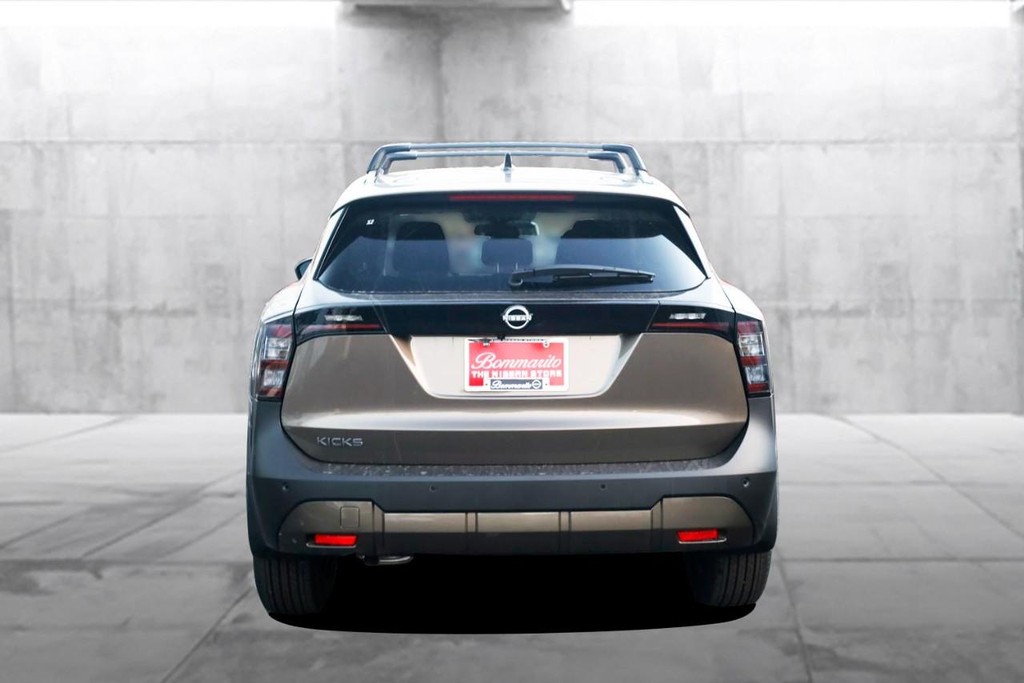 Nissan Kicks Vehicle Image 06
