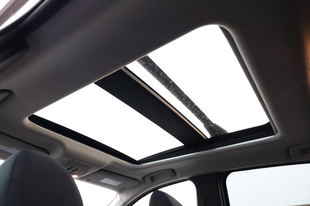 Nissan Kicks Vehicle Image 09