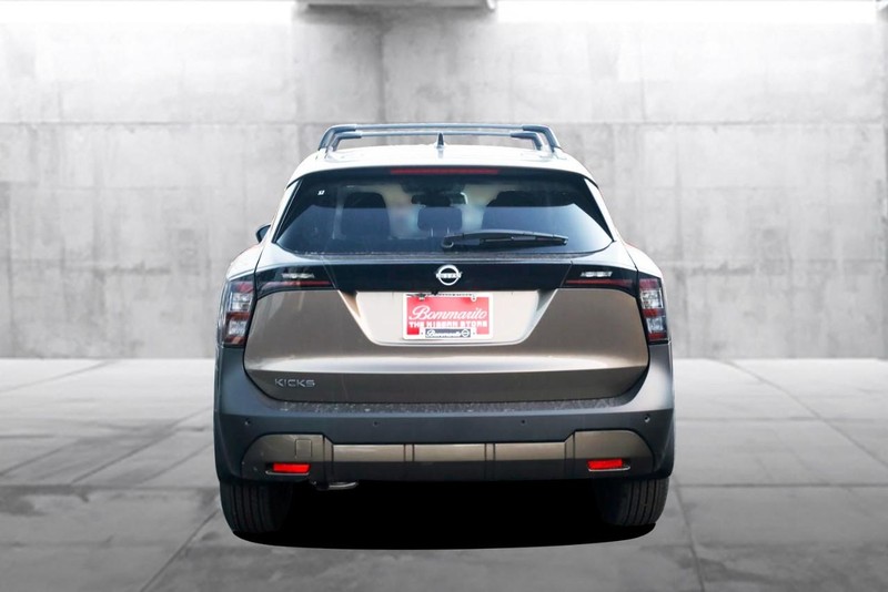 Nissan Kicks Vehicle Image 06