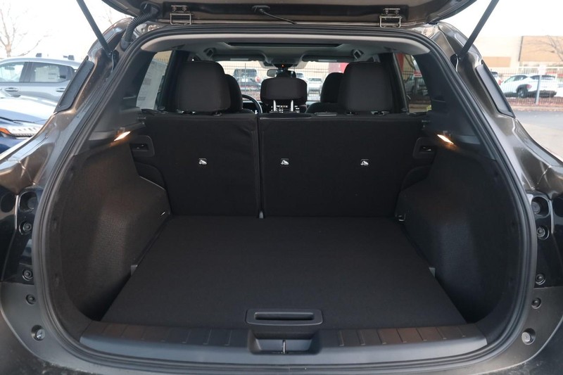 Nissan Kicks Vehicle Image 07