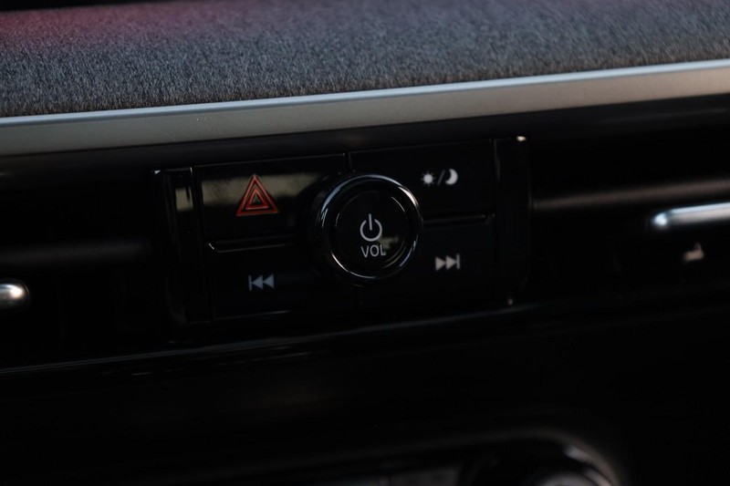 Nissan Kicks Vehicle Image 15