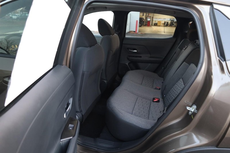 Nissan Kicks Vehicle Image 23