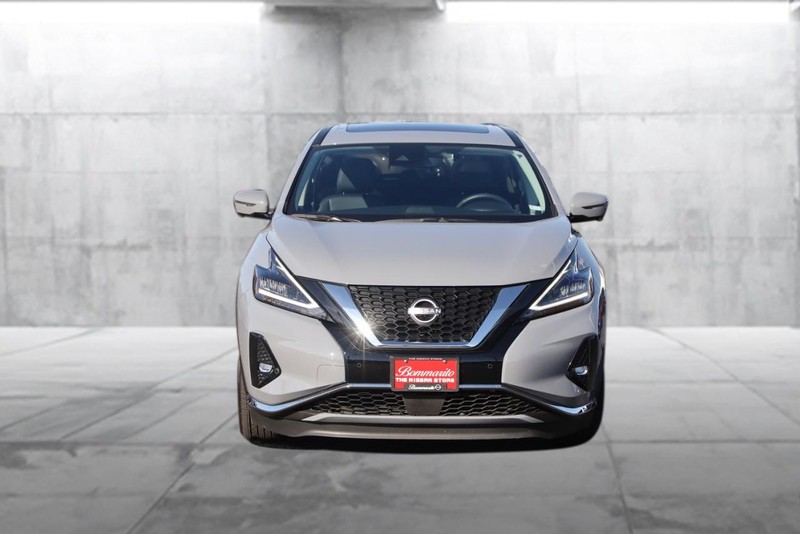 Nissan Murano Vehicle Full-screen Gallery Image 4