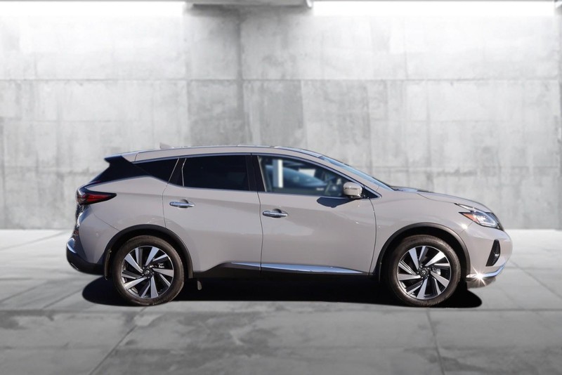 Nissan Murano Vehicle Full-screen Gallery Image 5