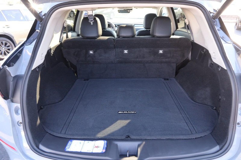 Nissan Murano Vehicle Full-screen Gallery Image 7