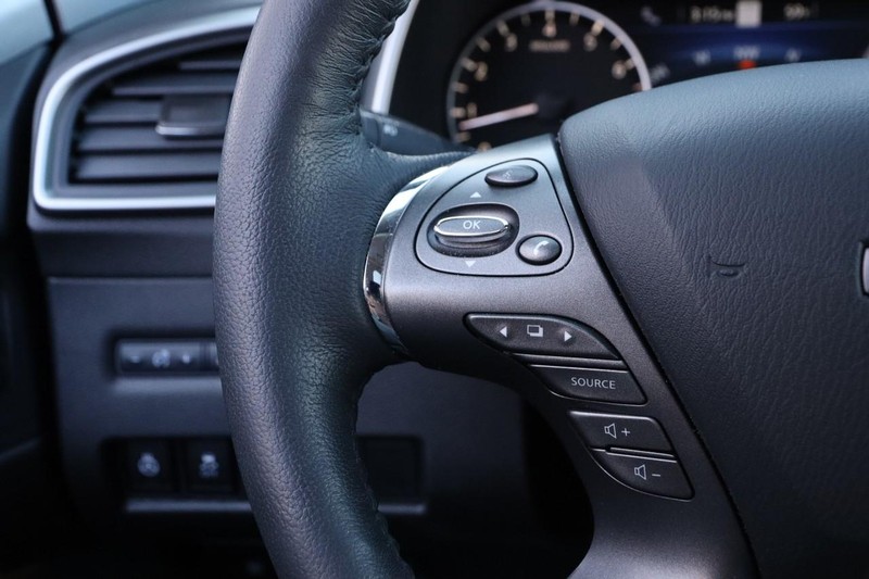 Nissan Murano Vehicle Full-screen Gallery Image 14