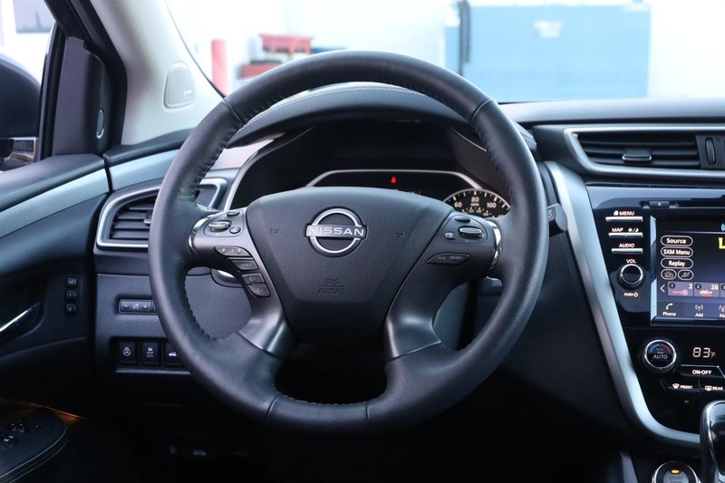 Nissan Murano Vehicle Full-screen Gallery Image 25