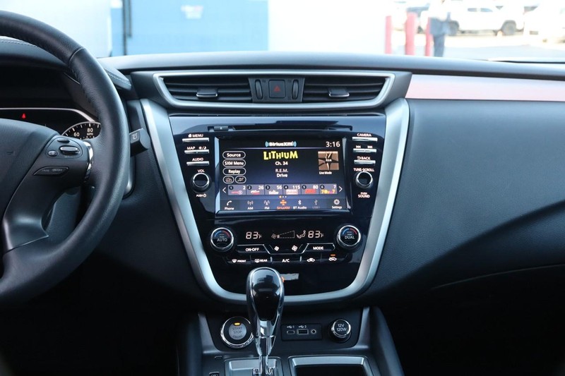 Nissan Murano Vehicle Full-screen Gallery Image 26