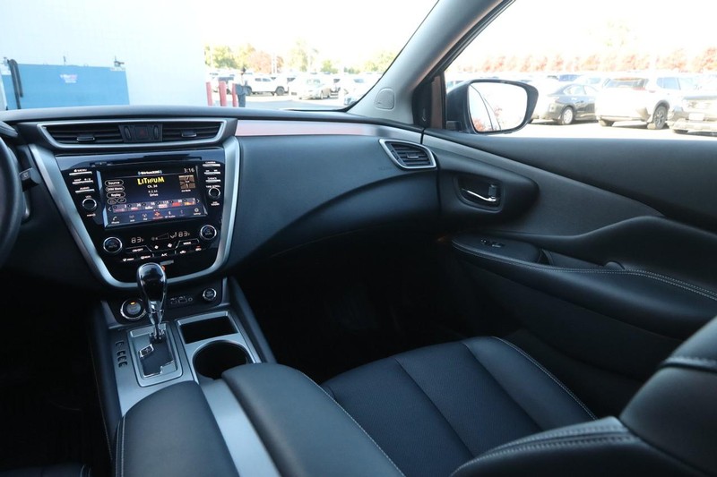 Nissan Murano Vehicle Full-screen Gallery Image 27