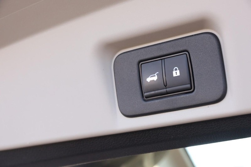 Nissan ARIYA Vehicle Full-screen Gallery Image 8