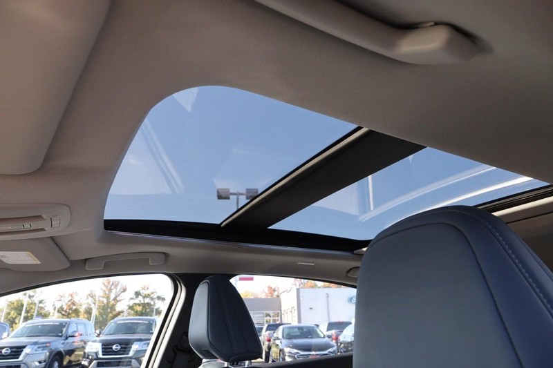 Nissan ARIYA Vehicle Full-screen Gallery Image 9