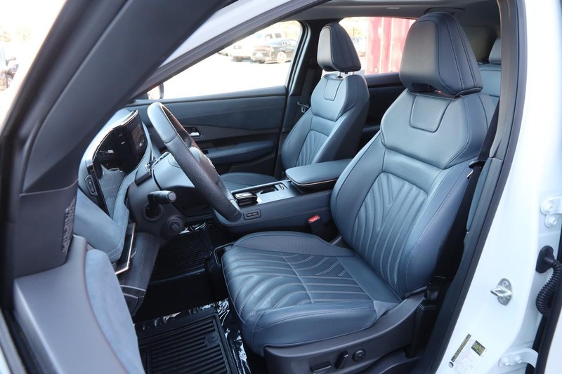 Nissan ARIYA Vehicle Full-screen Gallery Image 10