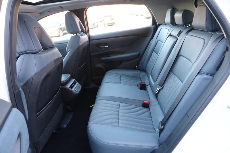 Nissan ARIYA Vehicle Full-screen Gallery Image 11