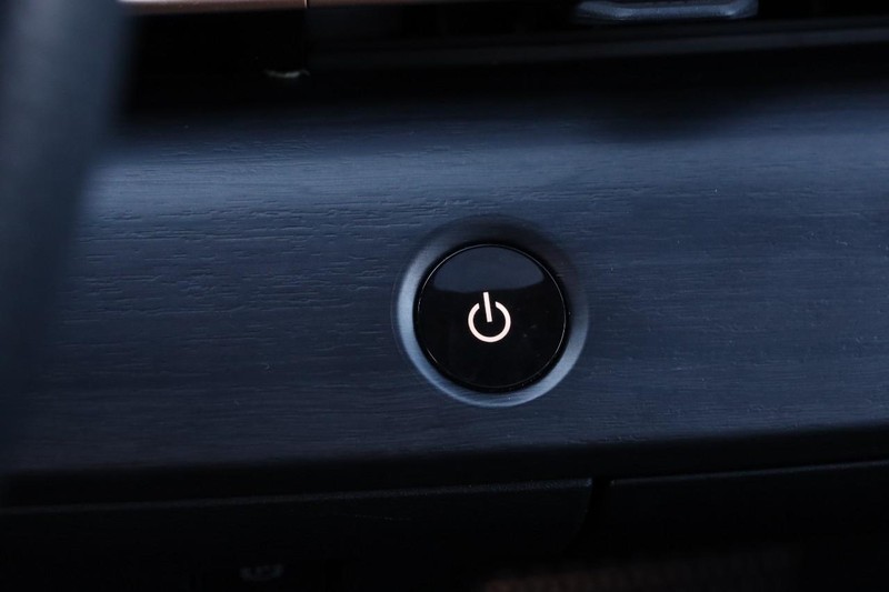 Nissan ARIYA Vehicle Full-screen Gallery Image 16