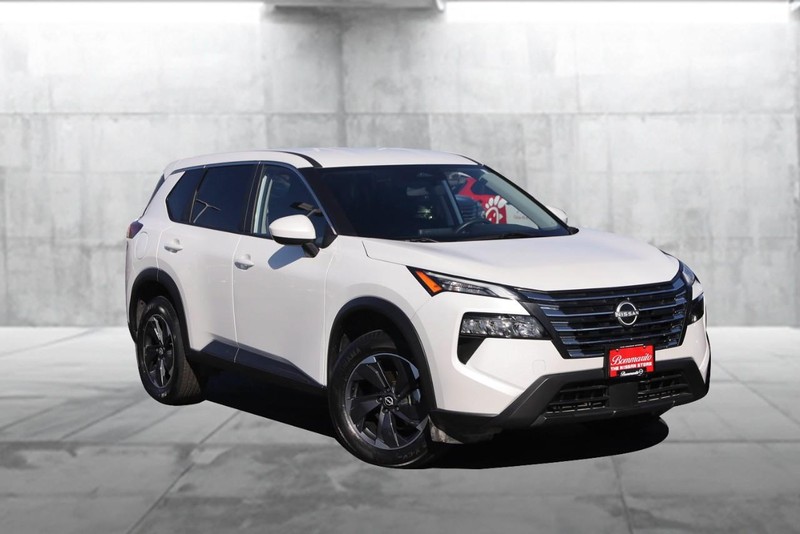 Nissan Rogue Vehicle Image 02