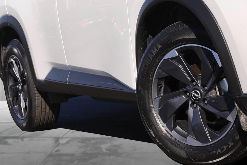 Nissan Rogue Vehicle Image 03