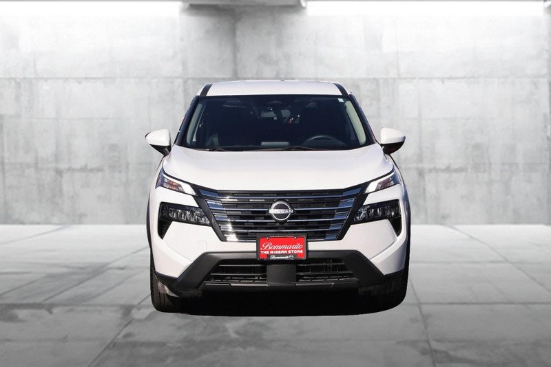 Nissan Rogue Vehicle Image 04