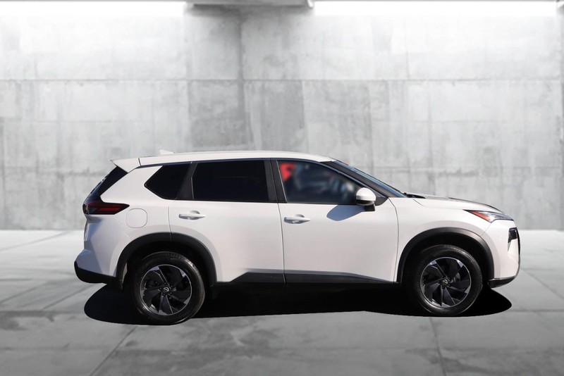 Nissan Rogue Vehicle Image 05