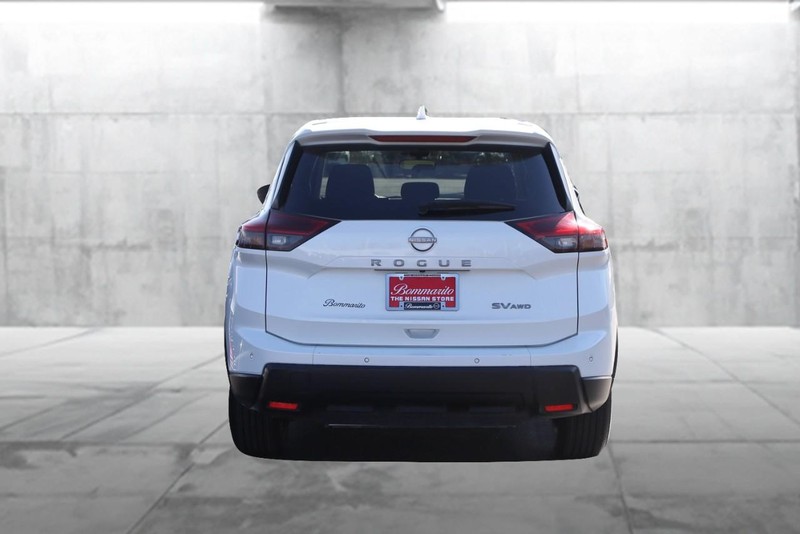 Nissan Rogue Vehicle Image 06