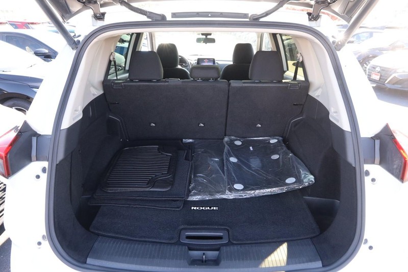 Nissan Rogue Vehicle Image 07