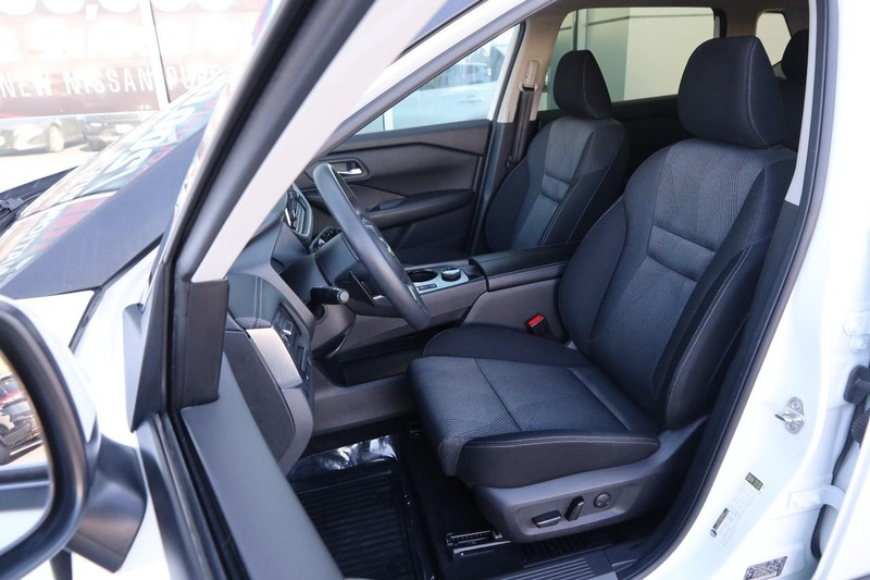 Nissan Rogue Vehicle Image 09