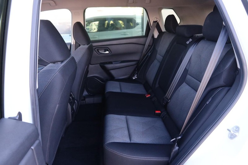 Nissan Rogue Vehicle Image 10