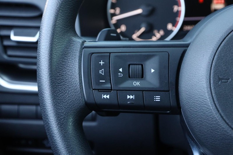 Nissan Rogue Vehicle Image 12