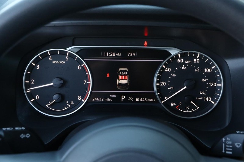 Nissan Rogue Vehicle Image 14