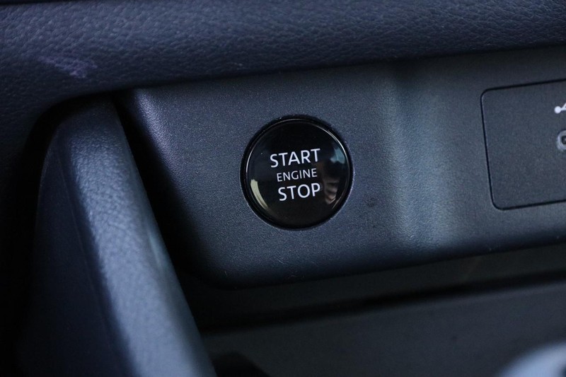 Nissan Rogue Vehicle Image 15