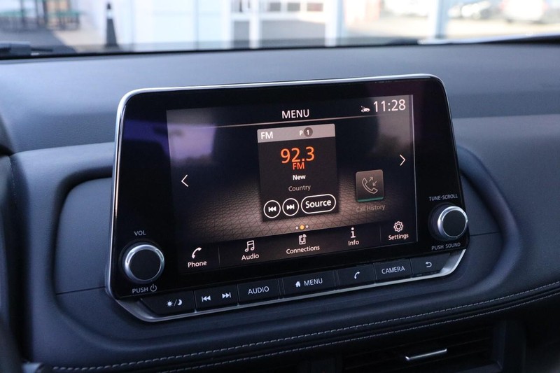 Nissan Rogue Vehicle Image 16