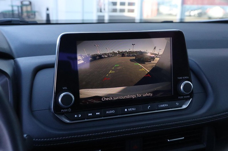 Nissan Rogue Vehicle Image 17