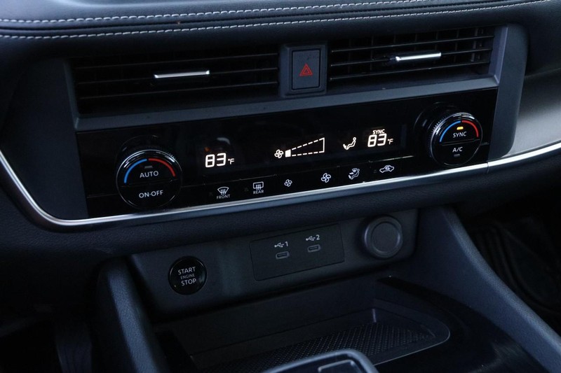 Nissan Rogue Vehicle Image 18