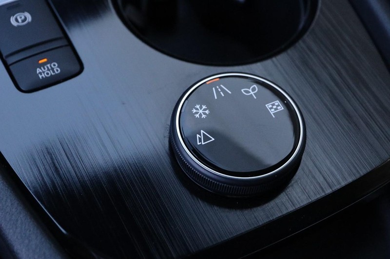 Nissan Rogue Vehicle Image 19