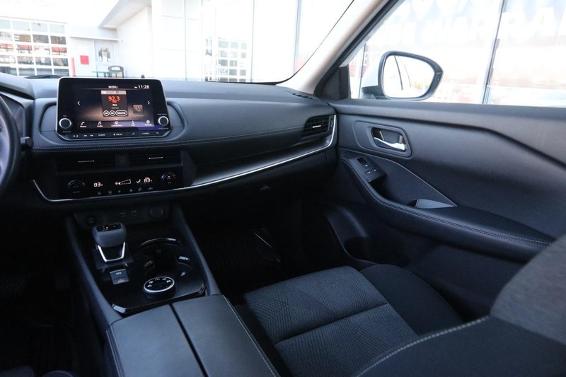 Nissan Rogue Vehicle Image 25