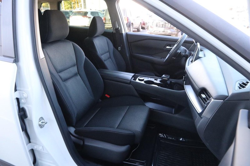 Nissan Rogue Vehicle Image 26