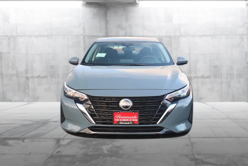 Nissan Sentra Vehicle Image 04