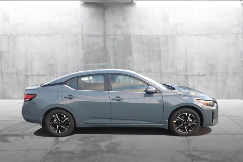 Nissan Sentra Vehicle Image 05