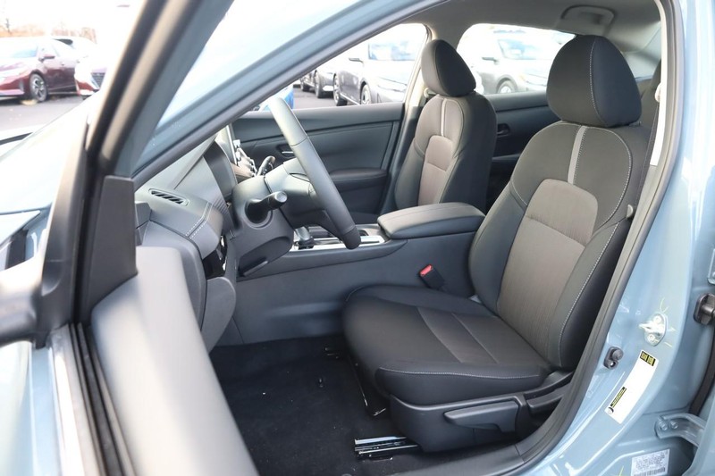 Nissan Sentra Vehicle Image 08