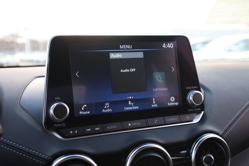 Nissan Sentra Vehicle Image 11