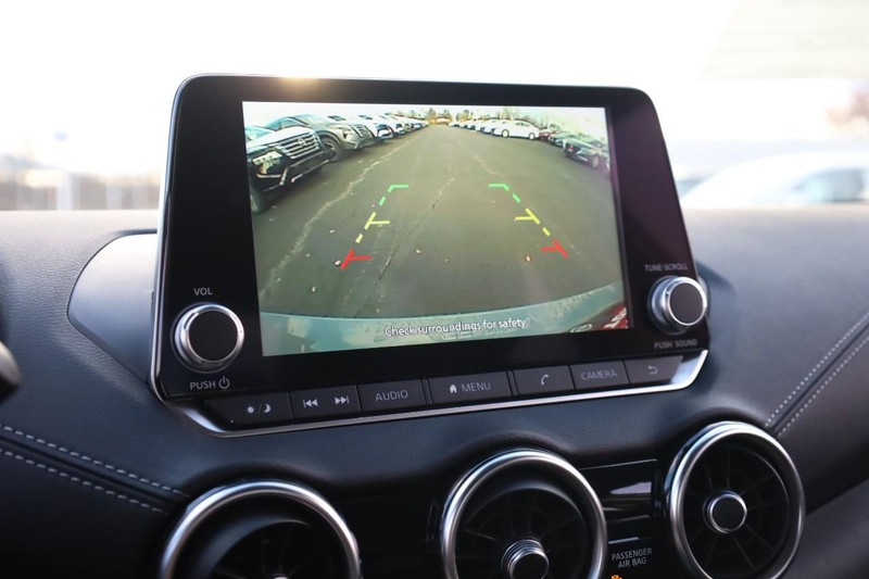 Nissan Sentra Vehicle Image 12