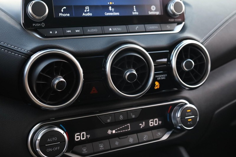 Nissan Sentra Vehicle Image 13