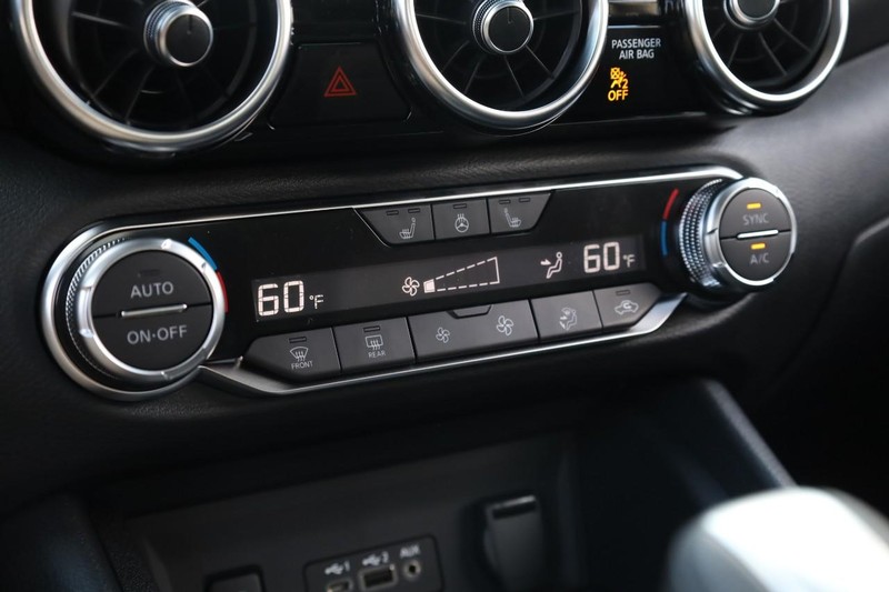 Nissan Sentra Vehicle Image 14