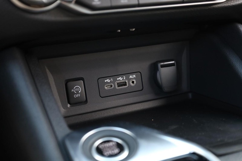 Nissan Sentra Vehicle Image 15