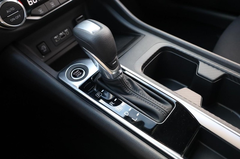 Nissan Sentra Vehicle Image 16