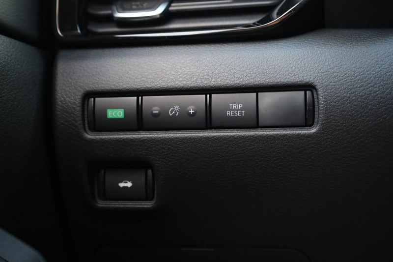 Nissan Sentra Vehicle Image 19