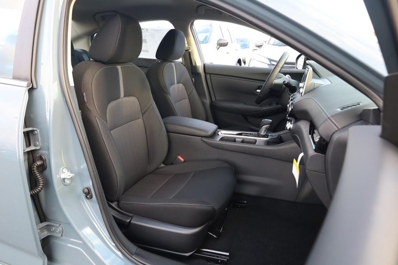 Nissan Sentra Vehicle Image 24